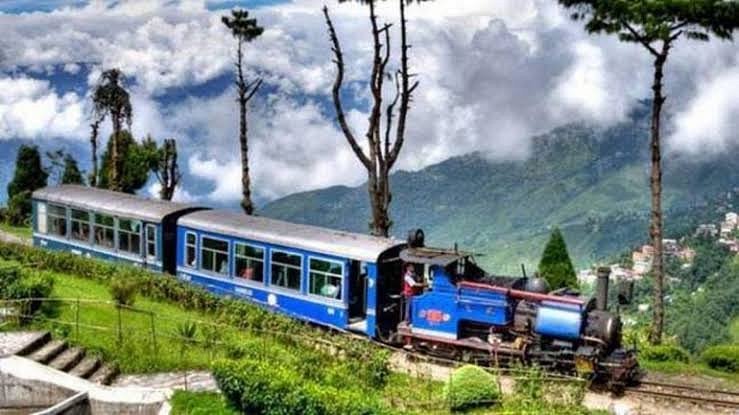 darjeeling himalayan toy train